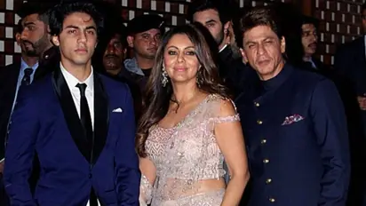 4500 രൂപ, ആര്യന് ജയിലിലേയ്ക്ക് ഷാരൂഖിന്റെ മണി ഓര്‍ഡര്‍; മകനെ വീഡിയോ കോളില്‍ കണ്ട് കുടുംബം