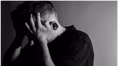 వివాహితపై యువకుడి అత్యాచార యత్నం.. మాటల్లో పెట్టి పురుషాంగాన్ని కోసి, పోలీసు స్టేషన్ కు తీసుకెళ్లిన బాధితురాలు