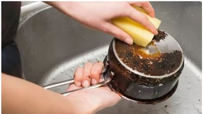 உணவு அடிபிடித்த பாத்திரங்களை நொடியில் பளபளக்க இப்படி செய்யுங்க...அசந்துடுவீங்க