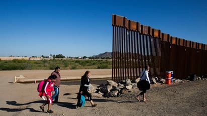 കൈയ്യില്‍ ബന്ധുവിന്‍റെ മേല്‍വിലാസം മാത്രം; അമേരിക്കന്‍ അതിര്‍ത്തി കടന്നത് ആറും നാലും വയസ്സുള്ള പെണ്‍കുട്ടികള്‍