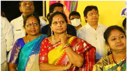 ఎమ్మెల్సీ కల్వకుంట్ల కవిత ఇంట్లో ఈడీ అధికారుల సోదాలు..