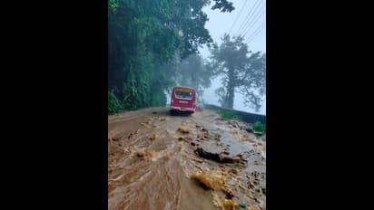 മഴയും മണ്ണിടിച്ചിൽ സാധ്യതയും, വിനോദയാത്ര പൂർണ്ണമായും നിരോധിച്ച് ഇടുക്കി കളക്ടർ