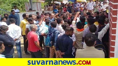 ಹುಬ್ಬಳ್ಳಿ: ಕ್ರೈಸ್ತ ಸಮುದಾಯದದಿಂದ ಮತಾಂತರ, ಚರ್ಚ್ಗೆ ನುಗ್ಗಿದ ಹಿಂದೂ ಕಾರ್ಯಕರ್ತರು