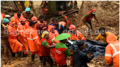 വേദനയായി കൊക്കയാർ; ആറുപേരുടെ മൃതദേഹം കണ്ടെത്തി, ഇനി കണ്ടെത്താനുള്ളത് മൂന്ന് വയസുകാരനെ മാത്രം