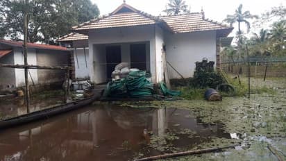 ചെറുതന പാണ്ടി പോച്ച പ്രദേശങ്ങൾ വെള്ളത്തിൽ; ജനങ്ങള് ദുരിതത്തില്