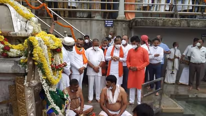 1 ನಿಮಿಷ ತಡವಾದ ತೀರ್ಥೋದ್ಭವ: ತೀರ್ಥರೂಪಿಣಿಯಾಗಿ ಭಕ್ತರಿಗೆ ದರ್ಶನ ನೀಡಿದ ತಾಯಿ ಕಾವೇರಿ