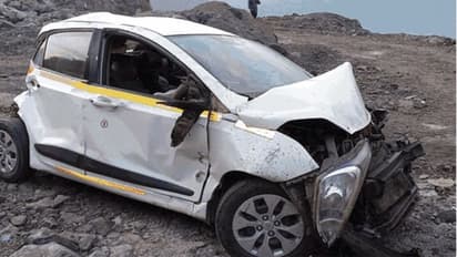 లారీని ఢీకొన్న కారు.. మహిళా డాక్టర్ సహా ముగ్గురి దుర్మరణం..