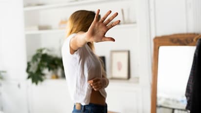 అద్దె ఇల్లు చూపిస్తానని చెప్పి అత్యాచారం... వివాహితపై కామాంధుడి లైంగికదాడి...