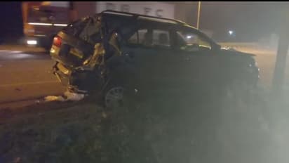 టిడిపి మాజీ ఎమ్మెల్యే కారును ఢీకొన్న లారీ... కాటంరెడ్డికి తృటిలో తప్పిన ప్రమాదం