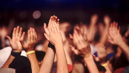 என்னங்க சொல்றீங்க..! கை தட்டுவதில் இவ்வளவு நன்மைகள் இருக்கா? தெரிஞ்சா ஷாக் ஆவிங்க!!