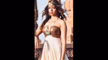 নয়া ফোটোশ্যুটে ঝড় তুললেন ঋতাভরী, রূপের ছটায় মুগ্ধ ভক্তমহল