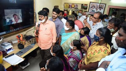 మహిళల చేతుల్లో డబ్బు పెడితే మంచి జరుగుతుంది.. పేర్ని నాని