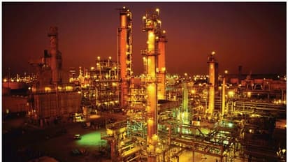 കുവൈത്തിലെ എണ്ണ ശുദ്ധീകരണ ശാലയില് തീപ്പിടുത്തം; ജീവനക്കാര്ക്ക് പരിക്കേറ്റു - വീഡിയോ