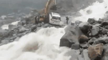 একটানা বৃষ্টিতে বিপর্যস্ত উত্তরাখন্ড, পাহাড়ি ধসের মুখে আটকে বাঙালি পর্যটকদের দল