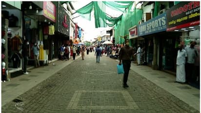 മിഠായി തെരുവില് സ്പെഷ്യൽ ബ്രാഞ്ച് പരിശോധന; അനധികൃത നിര്മാണങ്ങള് വ്യാപകമെന്ന് കണ്ടെത്തല്