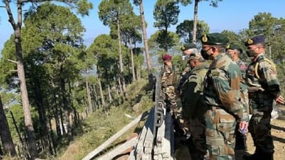 आतंकियों के खिलाफ सेना का एक्शन,  आर्मी चीफ नरवणे ने राजौरी की फॉरवर्ड पोस्ट का किया दौरा
