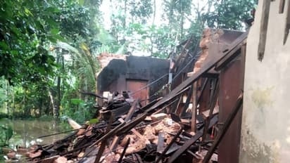Kerala Rains | ആലപ്പുഴയിൽ കനത്തമഴയിൽ വീടിന്റെ ഒരുഭാഗം തകർന്നു വീണു