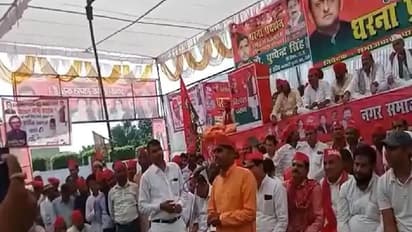 क्या यूपी में साथ-साथ हैं भाजपा और सपा ? आखिर क्यों अखिलेश के नेता बीजेपी के लिए मांग रहे वोट?