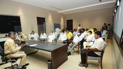 టీడీపీ కేంద్ర కార్యాలయంపై వైసీపీ కార్యకర్తల దాడి... చంద్రబాబు పరిశీలన (ఫోటోలు)