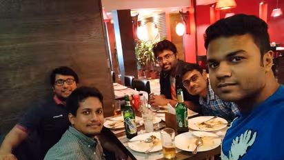 Durga Puja 2021 - দুর্গাপুজো ছাপিয়ে গেল পেটপুজো, খাবার ফুরোলো কলকাতার সব রোস্তোরাঁর