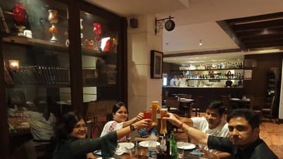 రెస్టారెంట్లలో సర్వీస్ ఛార్జీలపై కేంద్రం సీరియస్.. వసూలు చేయడం ఆపేయాలని....