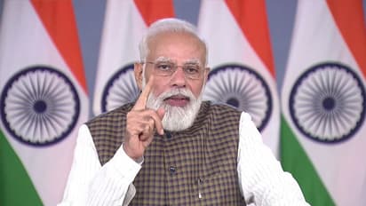 നൂറ് കോടി വാക്സീൻ രാഷ്ട്രീയ നേട്ടമാക്കി ബിജെപി: രണ്ടാം തരംഗത്തിലെ കെടുകാര്യസ്ഥത ഓർമ്മിപ്പിച്ച് കോൺഗ്രസ്