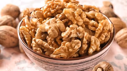 കൊഴുപ്പുള്ള എല്ലാ ഭക്ഷണവും ഒഴിവാക്കേണ്ടതുണ്ടോ? ഡയറ്റിലുള്‍പ്പെടുത്തേണ്ട ഏഴ് ഭക്ഷണങ്ങള്‍...