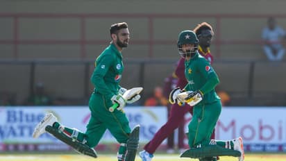 T20 WC 2021 - মহম্মদ হাফিজকে বাঁচিয়ে দিল সানিয়া মির্জার কেক, কী ঘটল পাক শিবিরে, দেখুন