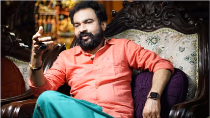 Monson Mavunkal : മോൻസൻ മാവുങ്കലിൽ നിന്ന് ലക്ഷങ്ങൾ കൈപ്പറ്റി; പൊലീസ് ഉദ്യോ​ഗസ്ഥർക്കെതിരെ വകുപ്പ് തല അന്വേഷണവും