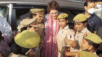 உ.பி.யில் மாயாஜாலம் நிகழ்த்துவாரா பிரியங்கா காந்தி.? பெண்கள் ஓட்டுக்காக இலவச அறிவிப்புகள் வாரி இறைப்பு.!