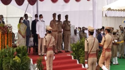 త్వరలోనే భారీ ఉద్యోగ నోటిఫికేషన్... నిరుద్యోగులకు తీపికబురు చెప్పిన సీఎం జగన్