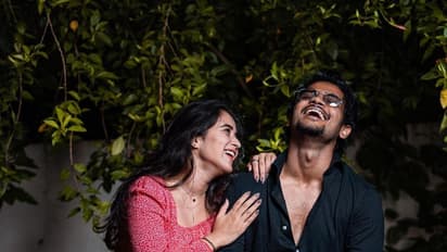 ప్రేయసి దీప్తి సునయనతో బిగ్ బాస్ షణ్ముఖ్ రొమాంటిక్ పిక్స్... వీళ్ళ ప్రేమ కథ ఇంకా రొమాంటిక్!