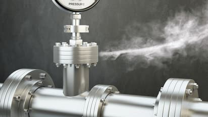 కృష్ణా జిల్లా: నూజివీడులో గ్యాస్ పైప్‌లైన్ లీక్.. భారీగా ఎగసిపడుతున్న మంటలు