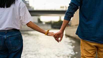 ಹ್ಯಾಪಿ ಆಗಿರೋ ಮಹಿಳೆಯರ ಮೇಲೆ ಪುರುಷರಿಗೆ ಬೇಗ ಲವ್ ಆಗುತ್ತಂತೆ