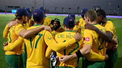 ടി20 ലോകകപ്പ്: ദക്ഷിണാഫ്രിക്കയ്ക്കെതിരെ ഓസ്ട്രേലിയക്ക് ടോസ്; പ്ലയിംഗ് ഇലവന് അറിയാം