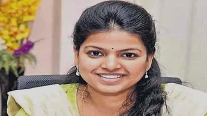 సర్కారు దవాఖానాలో డెలివరీ అయిన అడిషనల్ కలెక్టర్.. స్నేహలత..