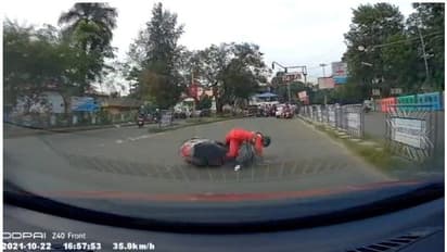 പാലക്കാട് നഗരത്തിൽ സ്കൂട്ടര് യാത്രികന്റെ അഭ്യാസ പ്രകടനം; യുവാവിനെതിരെ കേസെടുത്തു