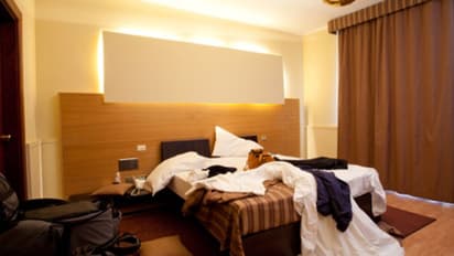 ഭാര്യയുടെ ആധാര്‍ ഉപയോഗിച്ച് കാമുകിയോടൊപ്പം മുറിയെടുത്തു; 41കാരനെതിരെ കേസ്