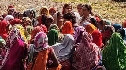 ಕೈ ನಾಯಕಿಯ ಸರಳತೆ, ಹೊಲದಲ್ಲಿ ಮಹಿಳೆಯರೊಂದಿಗೆ ಕುಳಿತ ಪ್ರಿಯಾಂಕಾ, ಅಲ್ಲೇ ಊಟ!