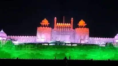 उम्मीद की नई रोशनी: रिकॉर्ड 100 करोड़ वैक्सीनेशन पर तिरंगे की रोशनी से नहाईं देश की धरोहरें