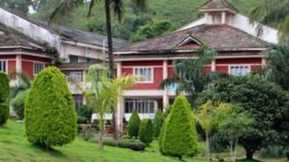 പൂക്കോട് വെറ്റിനറി സര്വ്വകലാശാലയില് ഭക്ഷ്യവിഷബാധയെന്ന് സംശയം; കോളേജും ഹോസ്റ്റലും അടച്ചു