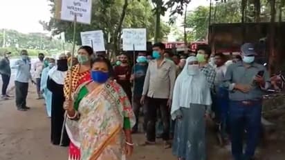 না জানিয়ে জমির হস্তান্তর, বিক্ষোভে সামিল জমির মালিকরা