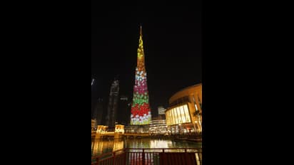 ఖండాంతరాలు దాటిన బతుకమ్మ సంబరం... ప్రపంచప్రఖ్యాత బూర్జ్ ఖలీఫా భవనంపై కనువిందు