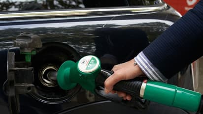 Petrol Diesel Excise Cut| രാജ്യത്ത് ഇന്ധന വില കുറയും; പ്രതിഷേധങ്ങള്‍ക്കൊടുവില്‍ എക്സൈസ് തീരുവ കുറച്ച് കേന്ദ്രം