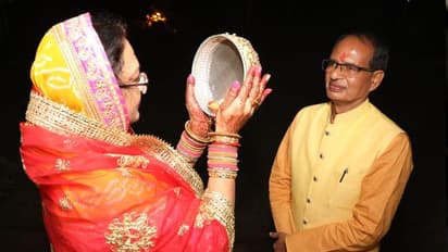 CM शिवराज की पत्नी को याद आ रहा पहला करवाचौथ, ट्रेन की खिड़की से देखा था चंद्रमा, पढ़िए दिलचस्प किस्सा