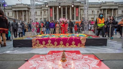 বাংলার শিল্পকর্ম পা রাখল লন্ডনে, ট্রাফালগার স্কোয়ারে দীপাবলি-তে নজর কাড়ল বাংলার ঐতিহ্যবাহী আলপনা