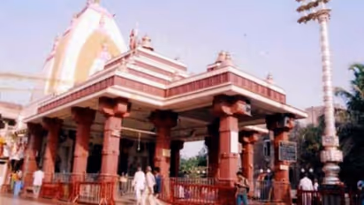 मुंबई में है देवी महालक्ष्मी का प्रसिद्ध मंदिर, समुद्र से निकली है यहां स्थापित प्रतिमा