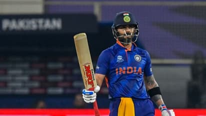 ടി20 ലോകകപ്പ്: പാകിസ്ഥാന് കിംഗ് കോലിയുടെ പ്രഹരം, ഫിഫ്റ്റി; തകര്‍ച്ചക്ക് ശേഷം ഇന്ത്യക്ക് പൊരുതാവുന്ന സ്‌കോര്‍