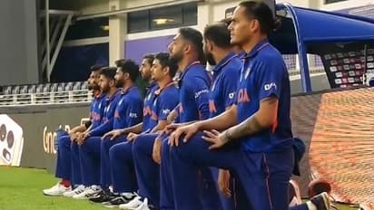 T20 World Cup: पाकिस्तान के खिलाफ मैच शुरू होने से पहले घुटनों पर क्यों बैठ भारतीय खिलाड़ी, क्या है मामला