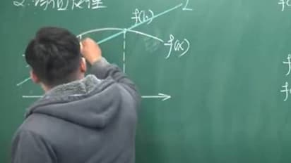 ഈ അധ്യാപകൻ ഗണിതപാഠങ്ങൾ അപ്ലോഡ് ചെയ്യുന്നത് പോൺഹബ്ബിൽ!